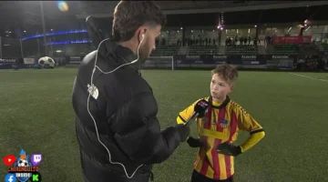 برشلونة ويامال يتعرضان لانتقاد حاد من طفل يبلغ 10 سنوات حول أداء الفريق